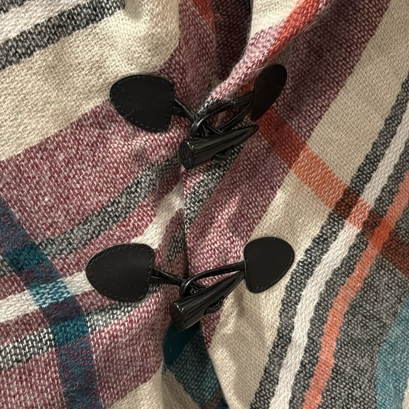 Poncho - Picture 8 of 9